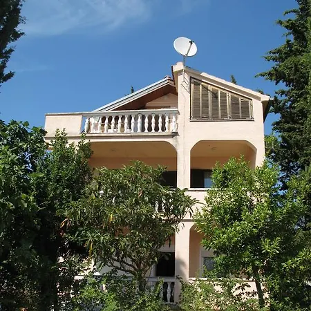 Andris Apartment *